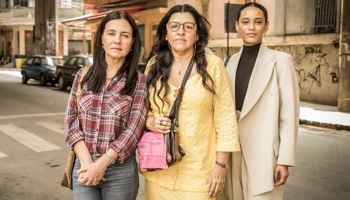 Adriana Esteves (Thelma), Regina Casé (Lurdes) e Taís Araújo (Vitória) em Amor de Mãe (Foto: Globo/João Cotta)