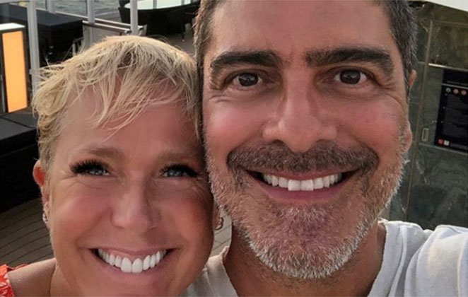 Xuxa Meneghel Surge Aos Beijos Com O Namorado E Revela Planos Para O Futuro TV Foco