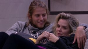 Marcela ao lado de Daniel no BBB. (Foto: Reprodução)