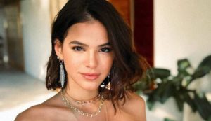 A famosa atriz da Globo e ex-namorada de Neymar, Bruna Marquezine se tornou um dos assuntos mais comentados das redes sociais após faltar em folia por motivos de saúde (Foto: Divulgação)