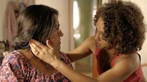 Lurdes e Camila em Amor de Mãe (Foto: Reprodução/ TV Globo)