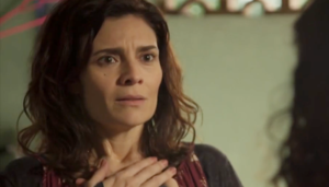 Leila (Arieta Corrêa) em Amor de Mãe. (Foto: Reprodução / Globo)