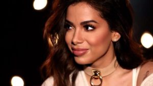 Anitta foi acusada de apaerecer bêbada e se manifestou sobre a ol