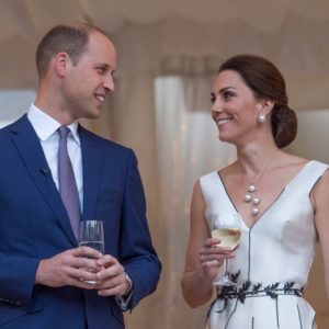 Kate Middleton é uma adepta da dança do varão para conseguir segurar illiam (Foto: Reprodução)