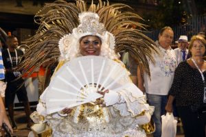 Jojo Todynho exibiu os seios durante o desfile da Beija-Flor na Marquês de Sapucaí, nesta terça-feira (25) (Foto: Reprodução)