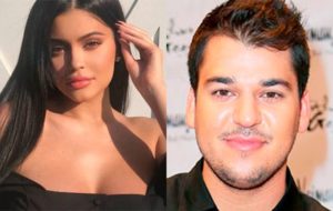 Kylie Jenner está sustentando o irmão mais velho, Rob Kardashian (Foto: Reprodução)