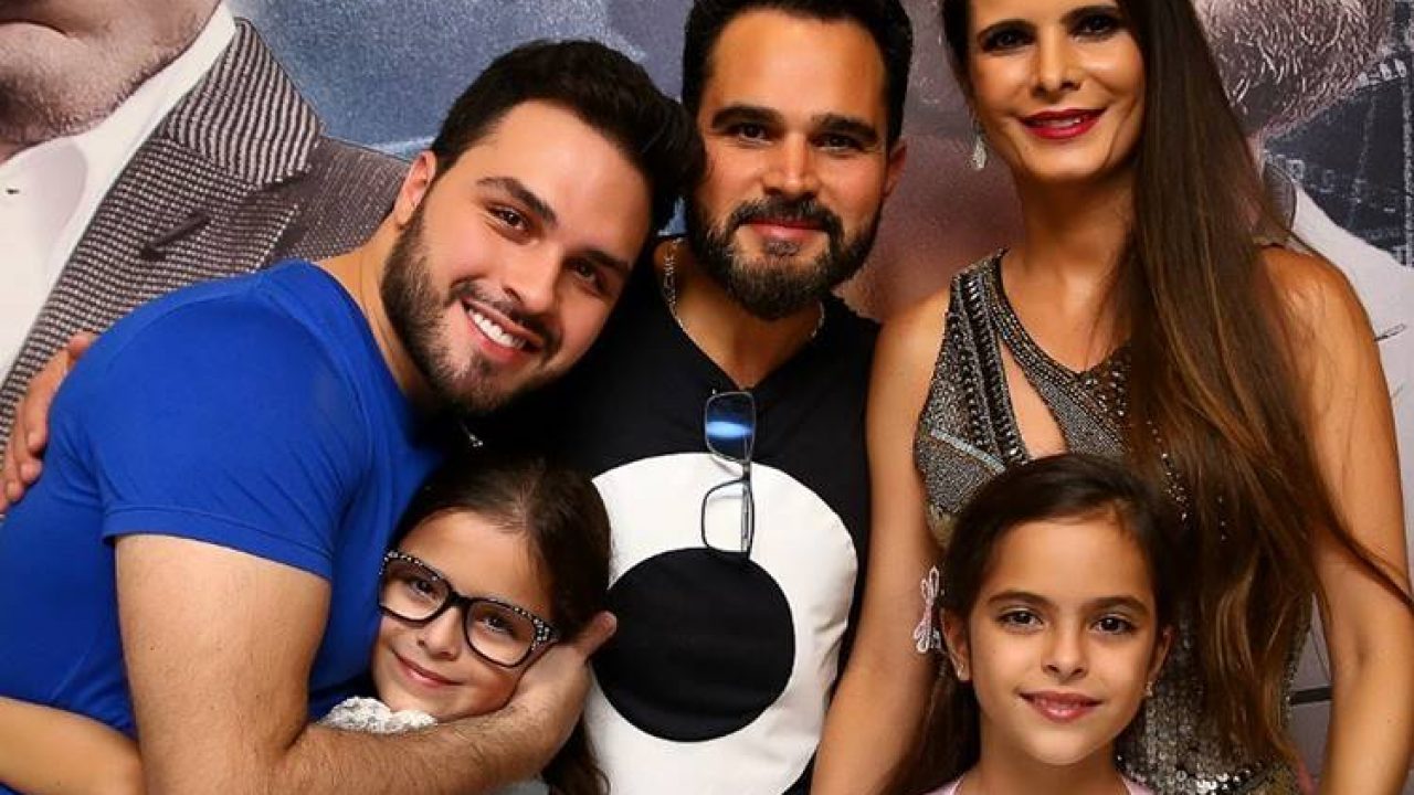 Luciano Camargo com seu filha Nathan e com as gêmeas que teve com Flavia Camargo (Foto: Divulgação)