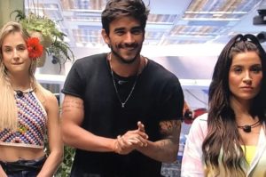 Guilherme ficou dividido entre Gabi e Bianca no BBB - Foto: Reprodução