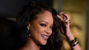 Rihanna posa toda sexy de lingerie e para internet com clique (Foto: Reprodução)