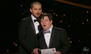 Shia LaBeouf se mostrou impaciente com o ator Zack Gottsagen, que tem síndrome de down, no Oscar