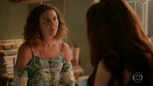 Penha (Clarissa Pinheiro) em cena de Amor de Mãe (Foto: Reprodução/Globo)