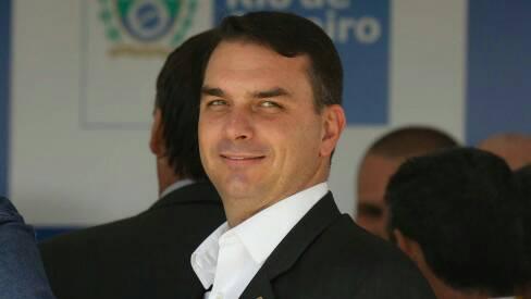 Flávio Bolsonaro era líder de uma organização criminosa, segundo o MP-RJ 