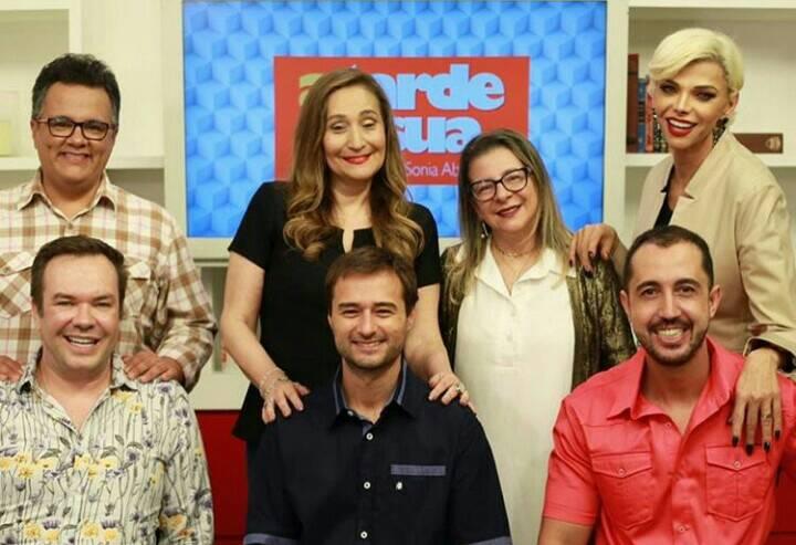 Sonia Abrão, Thiago Rocha, Marcia Piovesan, Felipeh Campos e Vladmir Alves no A Tarde é Sua na RedeTV! (Foto: Reprodução/Instagram)