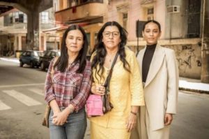 Adriana Esteves, Regina Casé e Taís Araujo em 'Amor de mãe' (Foto: TV Globo)