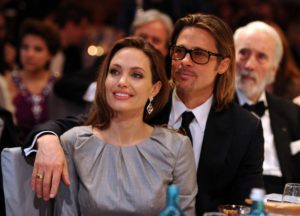 Angelina Jolie parece ter deixado Brad Pitt no passado e pode estar s e envolvendo com Bradley Cooper (Foto: Reprodução)