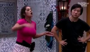 Gizelly pegou em parte íntima de Pyong no BBB - Foto: Reprodução