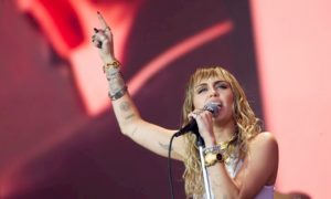 Miley Cyrus cancela show beneficente na Austrália devido o coronavírus (Foto: Reprodução)