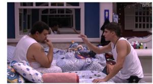 BBB 20: Felipe Prior e Babu discutem em festa do pijama (Foto: Reprodução/GloboPlay)