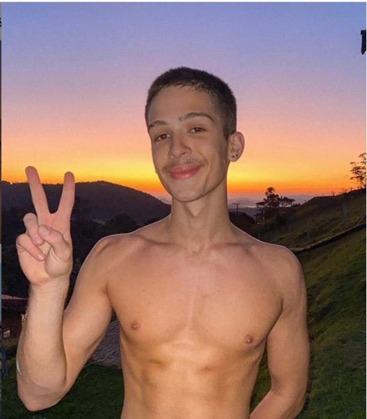 João Guilherme filho de Leonardo posa sexy no Instagram