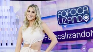 Imagem do post Após ordem de Silvio Santos, público implora pela volta de Lívia Andrade, não é atendido e apresentadora se pronuncia