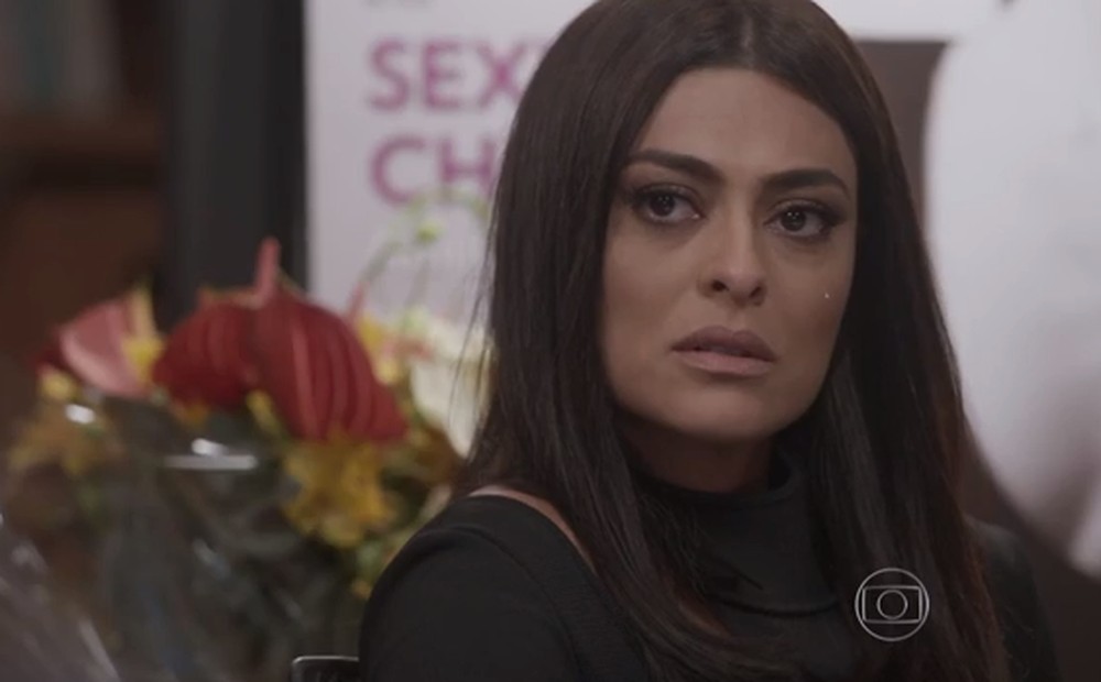 Carolina chora em cena de Totalmente Demais