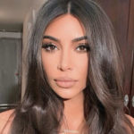 Kim Kardashian exibe decotão em foto ousada (Foto: Reprodução)