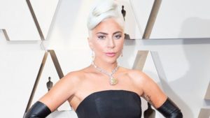 Agora, Lady Gaga continua trabalhando na organizando do festival One World: Together at Home, que vai ser transmitido pela televisão durante a quarentena devido a pandemia do coronavírus.