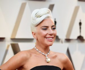 Lady Gaga é atingida por facadas e vídeo viraliza (Foto: Reprodução)