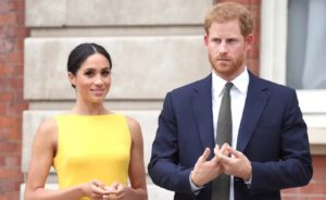 Meghan Markle e Harry são chamados de dois completos “pirralhos mimados” por correspondente real (Foto: Reprodução)