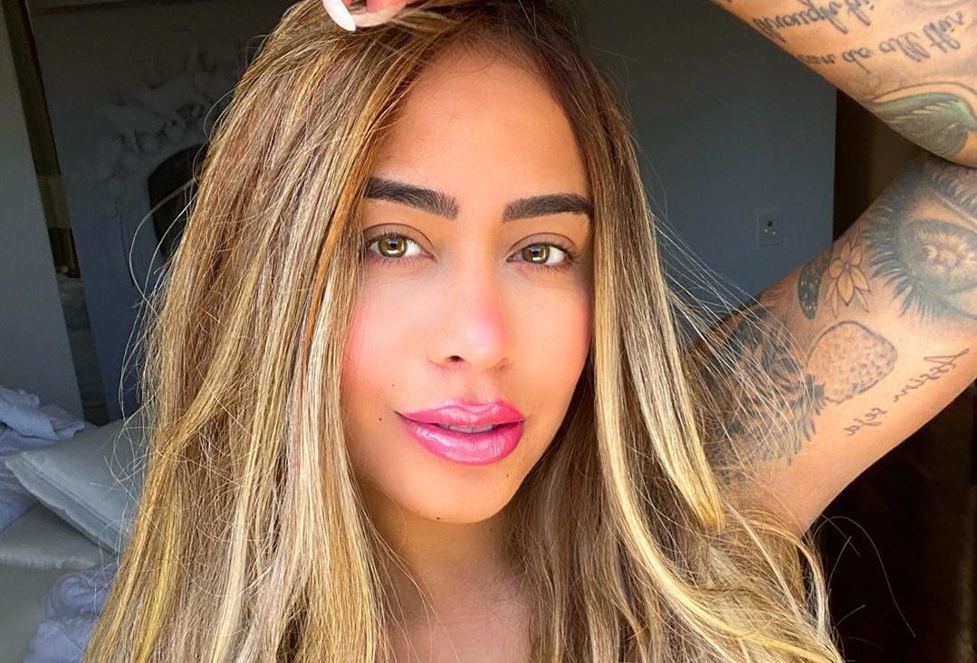 rafaella santos surge com lingerie sensual e detalhe chama atenção