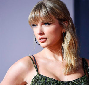 Fã de Taylor Swift tatua data de show que foi cancelado no Brasil e se pronuncia à respeito - Foto: Reprodução