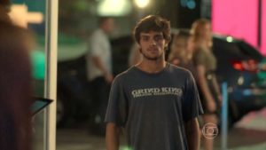 Jonatas é barrado em festa luxuosa em Totalmente Demais (Foto: Reprodução/Globo)