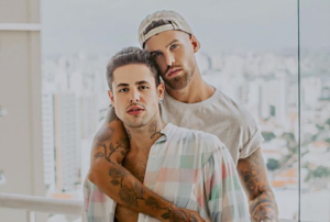 Imagem do post Bomba! Ex-The Voice, Leandro Buenno, assume HIV e fala do casamento com sobrinho de Silas Malafaia: “A gente cai”