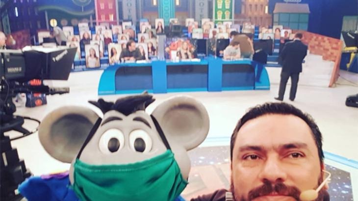 Bastidores do 'Programa do Ratinho', que retornou às gravações (Foto: reprodução)