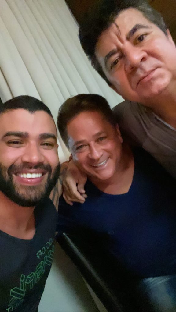 Gusttavo Lima posou feliz com Leonardo e Passim (Foto: Reprodução/Instagram)