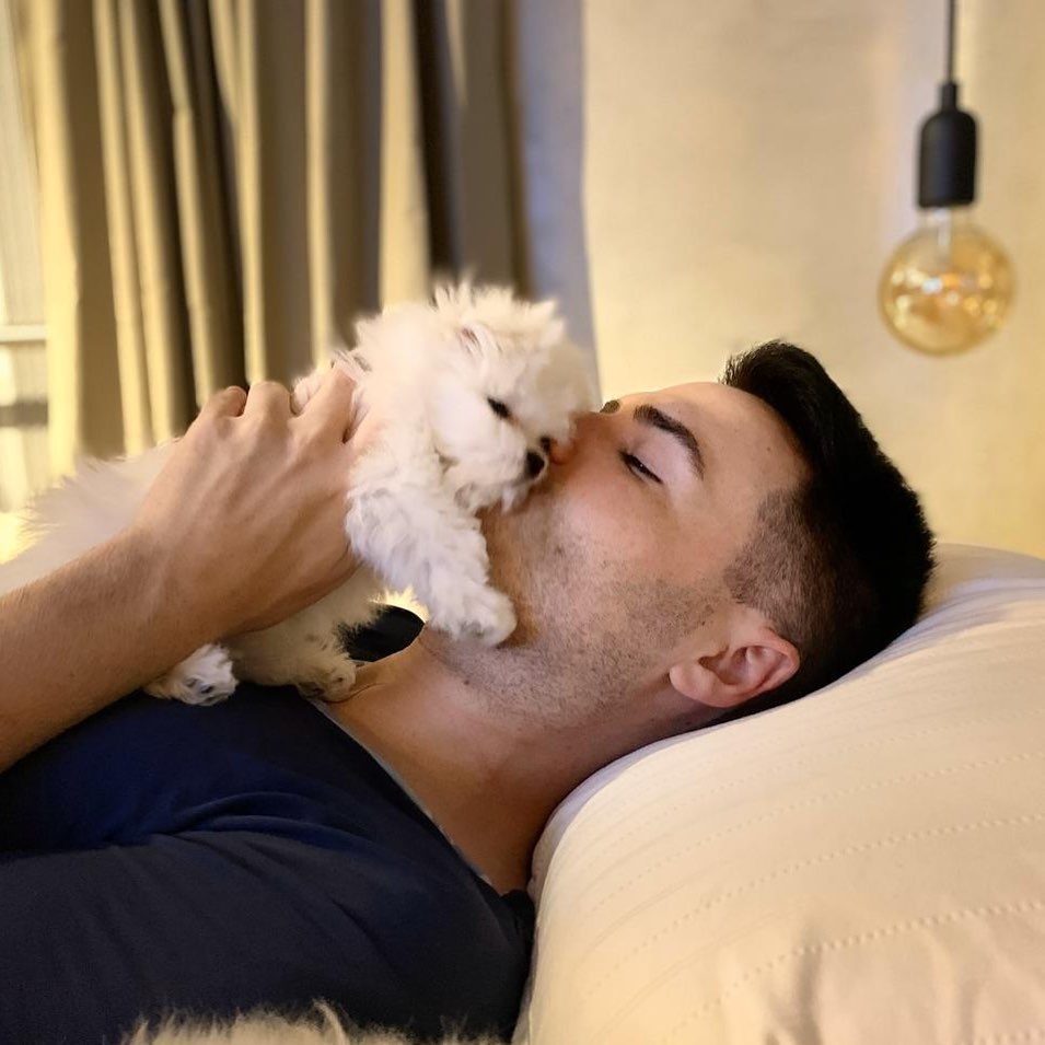 Luiz Bacci com seu grande amor, seu cachorro (Foto: reprodução/Instagram)