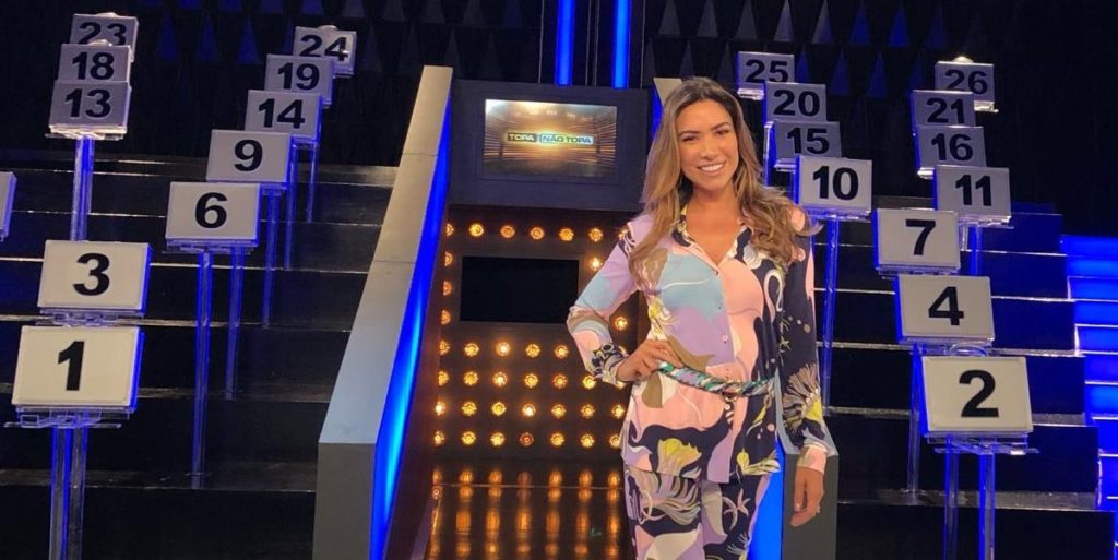 Patrícia Abravanel apresenta o Topa ou Não Topa no SBT (Foto: Reprodução)