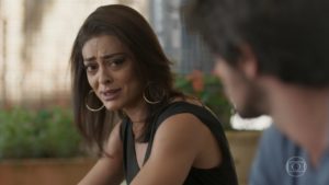 Carolina chora e desabafa com Jonatas em Totalmente Demais (Foto: Reprodução/Globo)