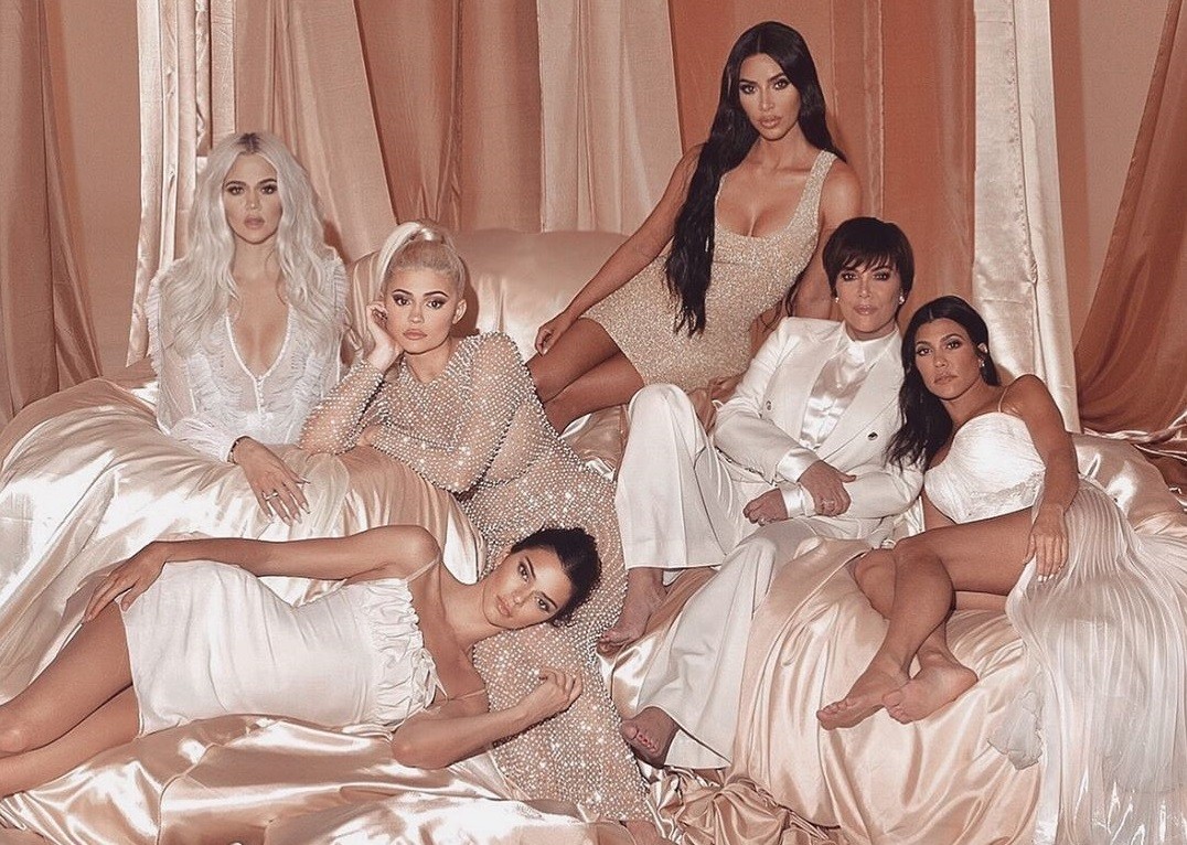 Clã Kardashian-Jenner organiza festão em meio à quarentena (Foto: Reprodução)