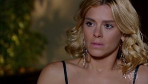 Teodora (Carolina Dieckmann) será humilhada como faxineira em Fina Estampa (Foto: Reprodução/Globo)