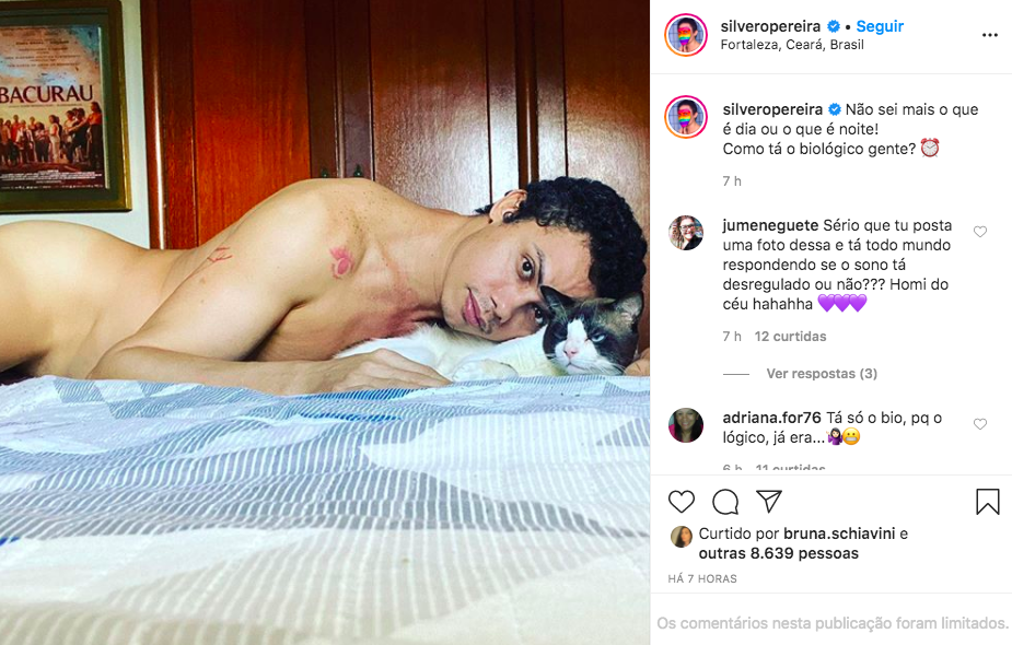 O famoso ator da Globo, Silvero Pereira deixou os seus seguidores de babando ao aparecer completamente pelado nas redes sociais (Foto: Reprodução/Instagram)