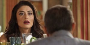 Carolina (Juliana Paes) descobre que Eliza (Marina Ruy Barbosa) é filha de Germano (Humberto Martins) em Totalmente Demais (Foto: Reprodução/Globo)