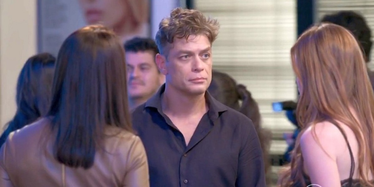 Totalmente Demais, entre Eliza e Carolina, Arthur vai escolher a ruiva (Imagem: Globo)