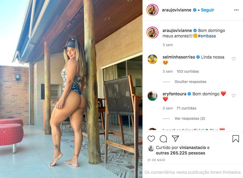 A famosa atriz da Globo e rainha de bateria, Viviane Araújo deixou os seus seguidores de queixo caído após surgir com um maiô fio dental (Foto: Reprodução/Instagram)