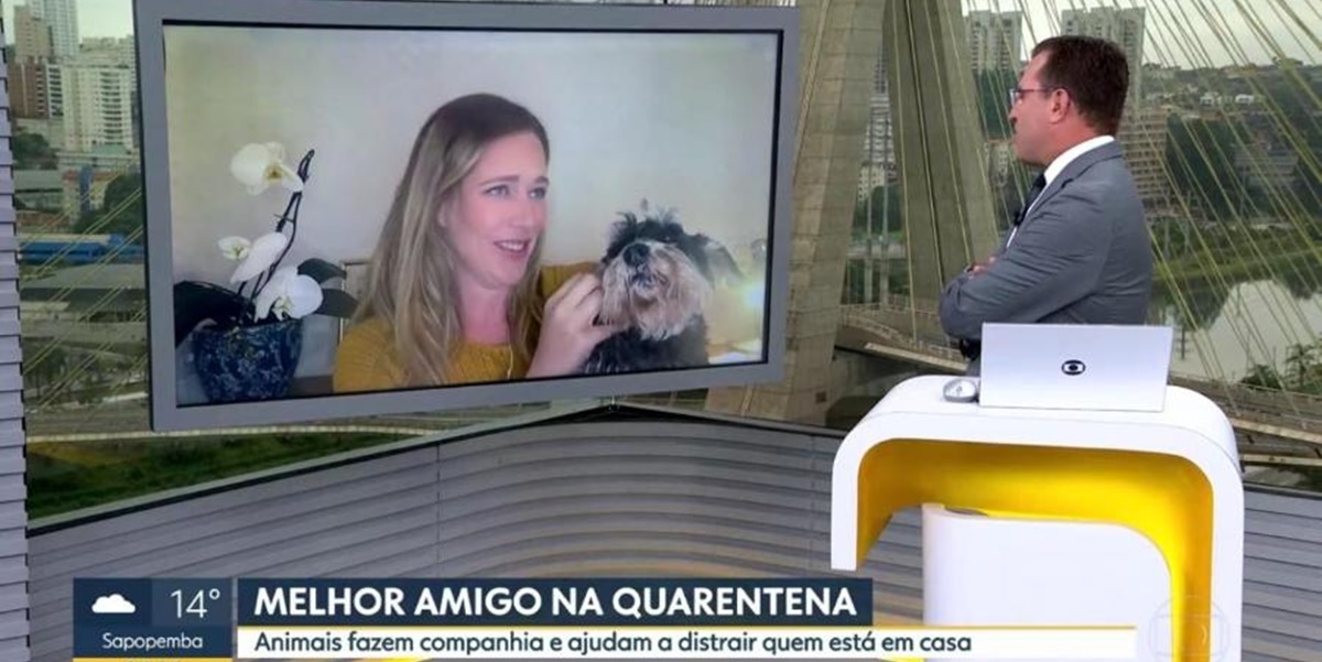 Rodrigo Bocardi "batendo papo" com cachorro (Foto: Reprodução)