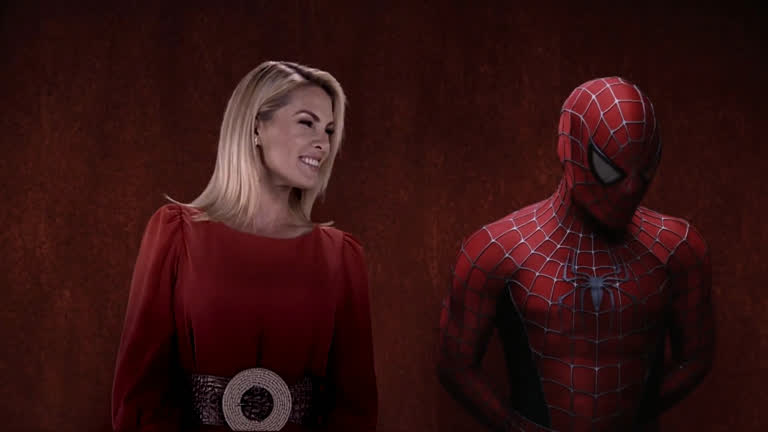 Ana Hickmann apareceu com o Homem Aranha para anunciar filme na Record - Foto: Reprodução