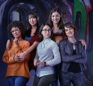 Ana Hikari, Heslaine Vieira, Manoela Aliperti, Daphne Bozaski e Gabriela Medvedovski são As Fives (Foto: Divulgação/Globo)