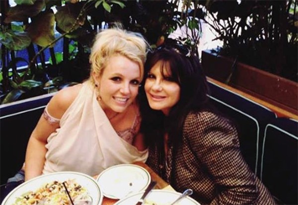 Britney Spears e mãe (Foto: Reprodução)