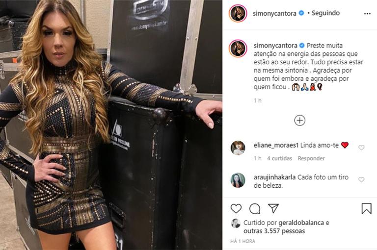 Simony posa com vestido coladinho e exibe corpo magérrimo - (Reprodução/ Instagram)