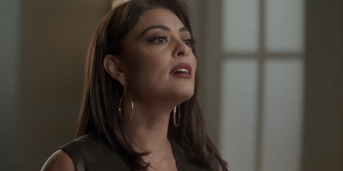 Carolina (Juliana Paes) vai expor segredo do passado de Eliza (Marina Ruy Barbosa) em Totalmente Demais (Foto: Reprodução/Globo)